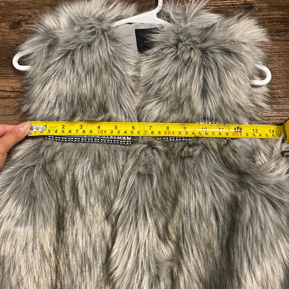 Grey faux fur vest - Picture 3 of 6